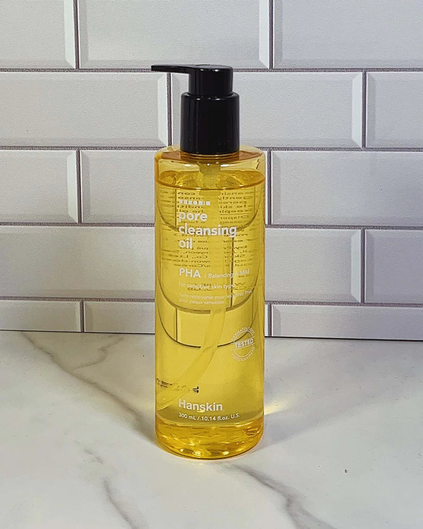 Bottle of Hanskin pore cleansing oil